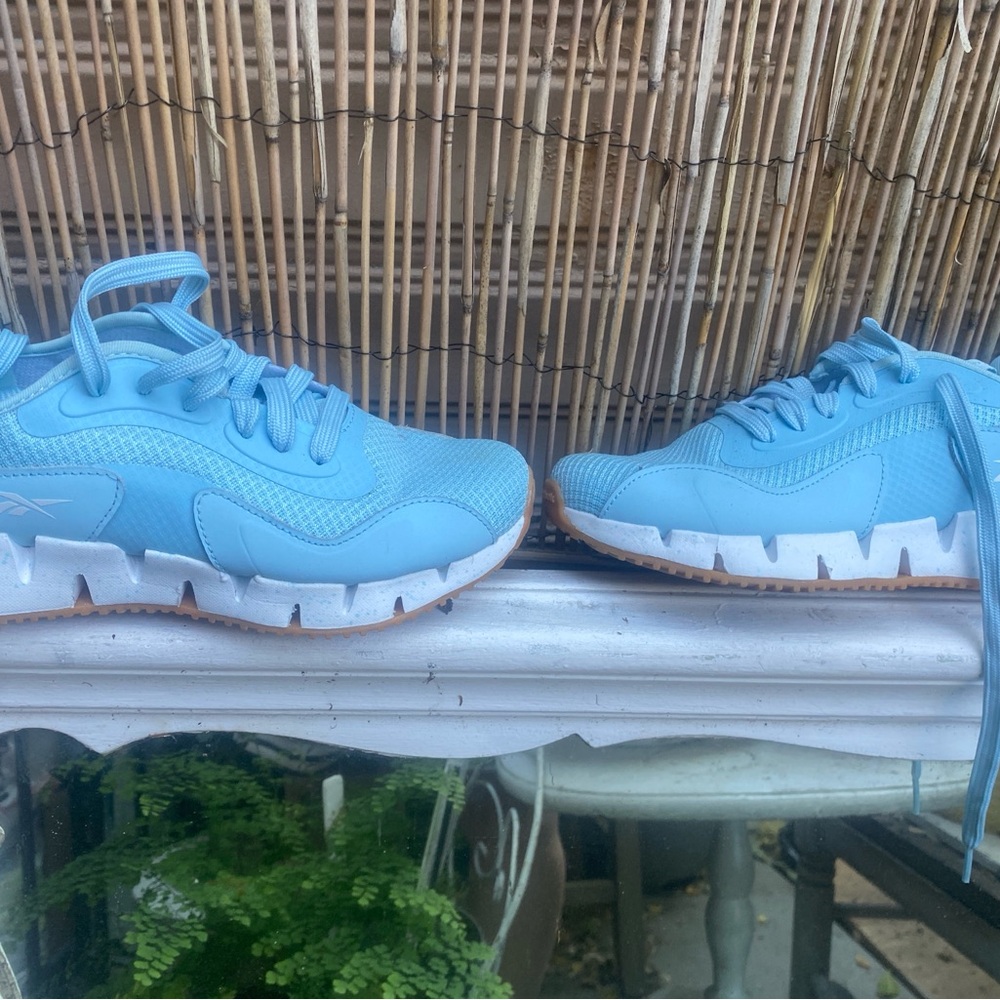 Woman Reebok Tennis Shoes
